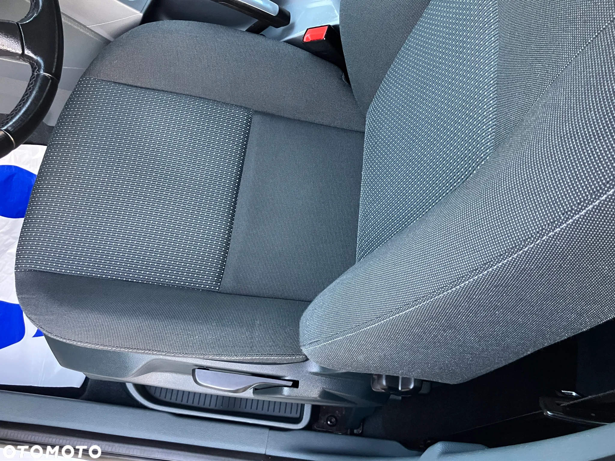 Ford C-MAX 1.6 Ti-VCT SYNC Edition - 17