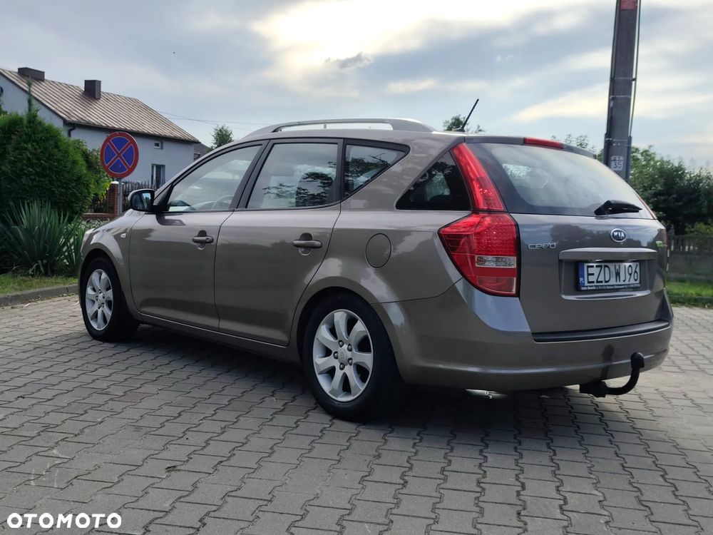 Kia Ceed 1.6 CRDi ISG Spirit - 12