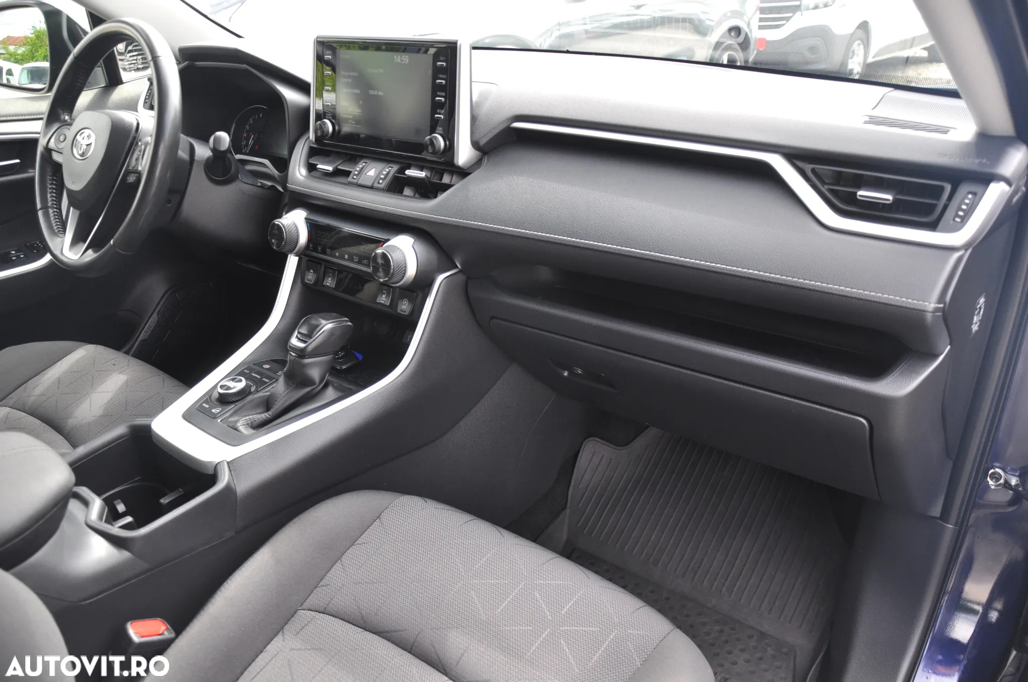 Toyota RAV4 - 10