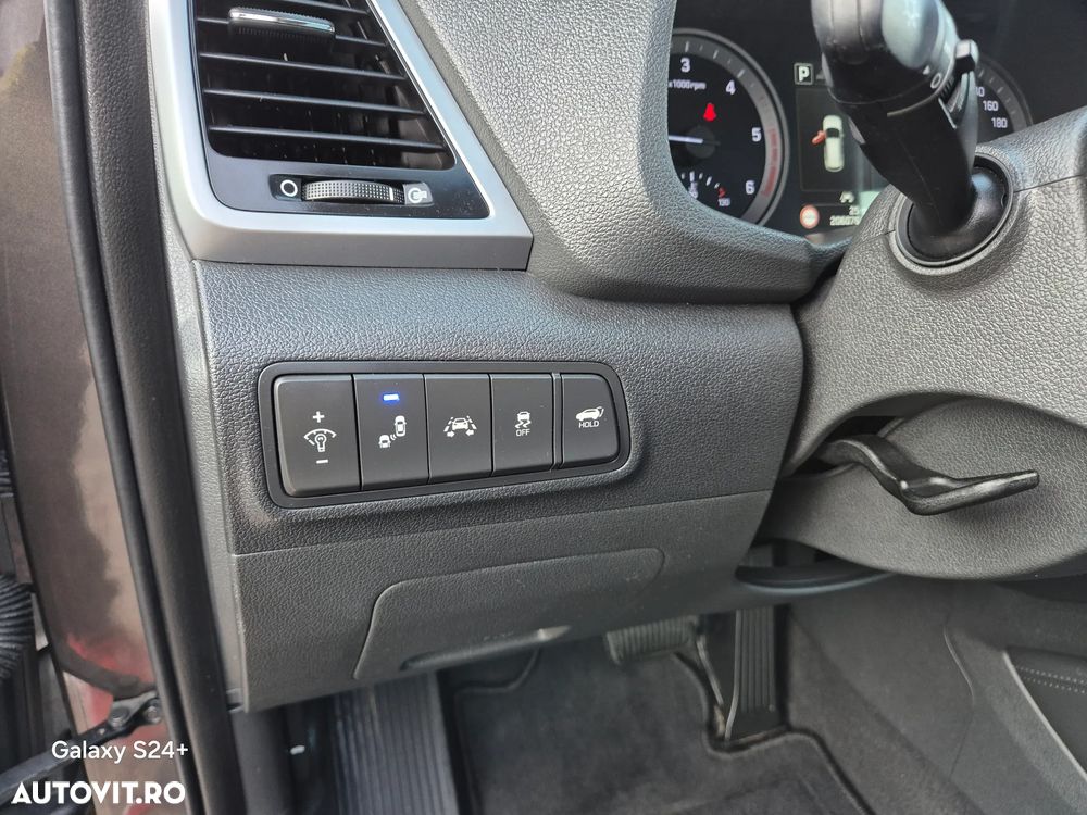 Hyundai Tucson 2.0 CRDI 4WD 6AT Premium+ - 23