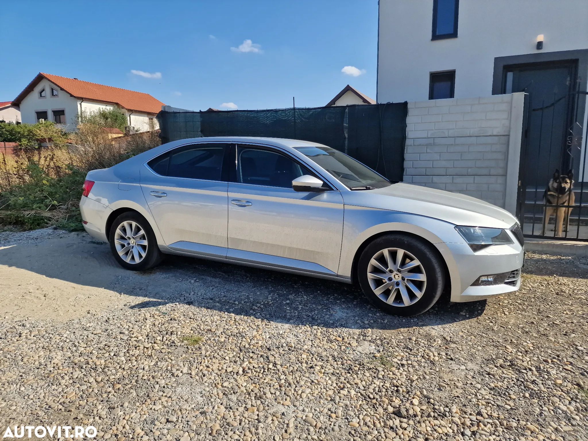 Skoda Superb 2.0 TDI DSG Ambition - 1