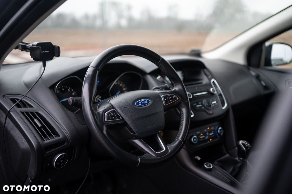 Ford Focus 1.6 Trend - 12
