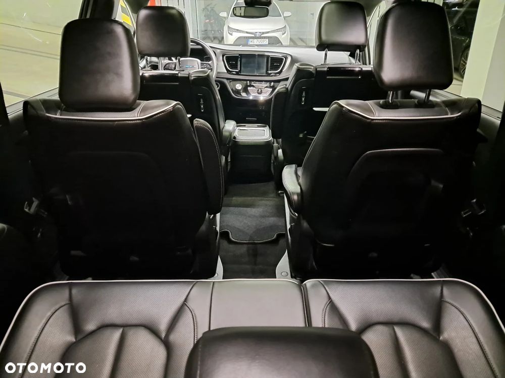 Chrysler Pacifica - 31
