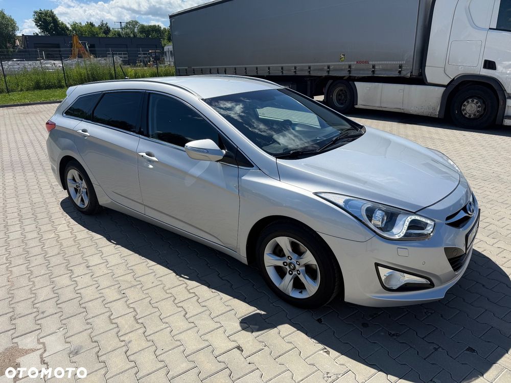 Hyundai i40 Kombi blue 1.6 Family+ - 12