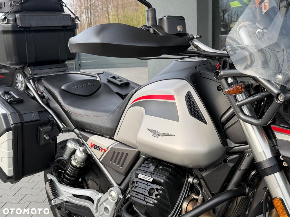 Moto Guzzi V85 - 20