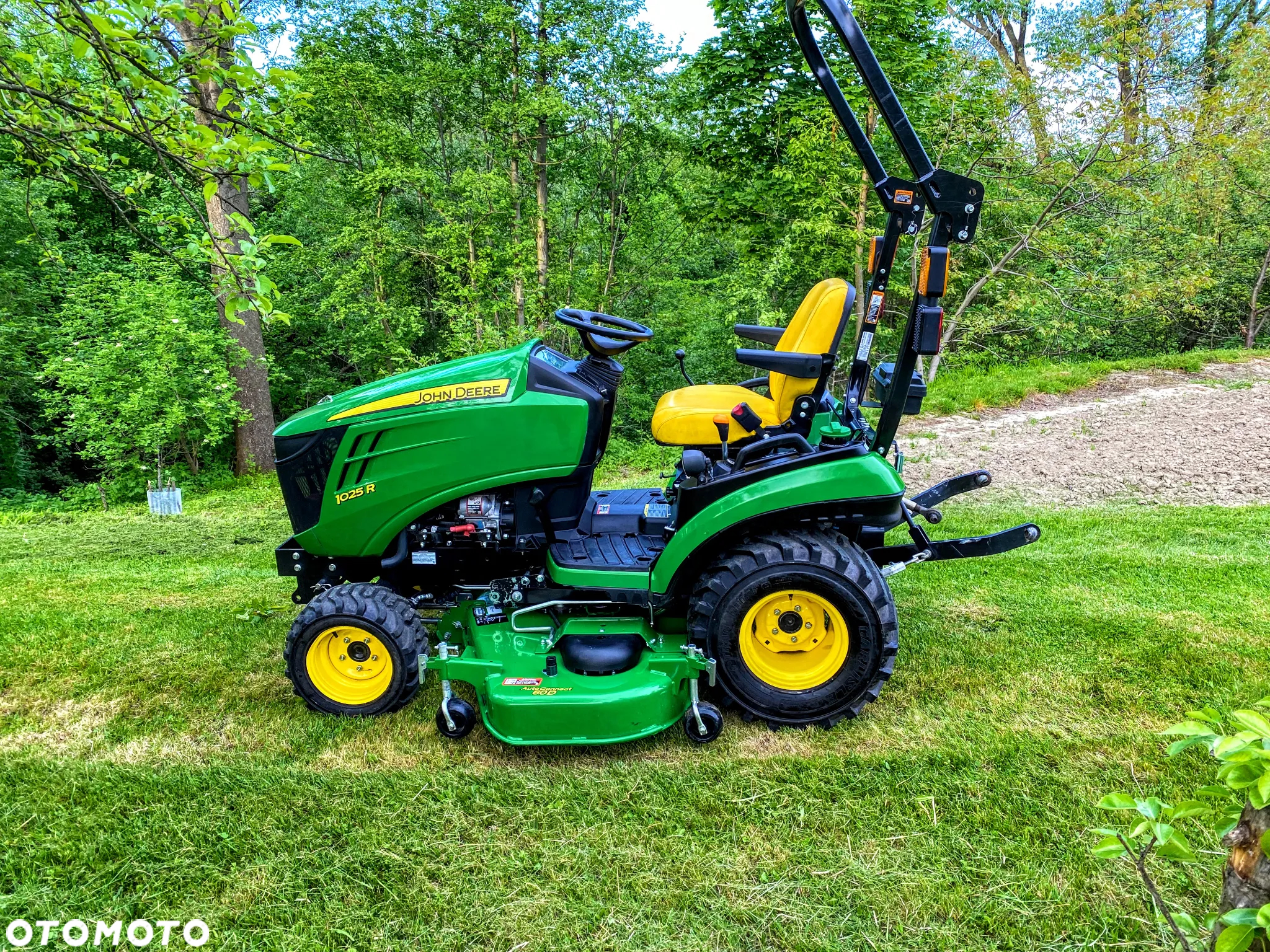 John Deere 2025R - 2