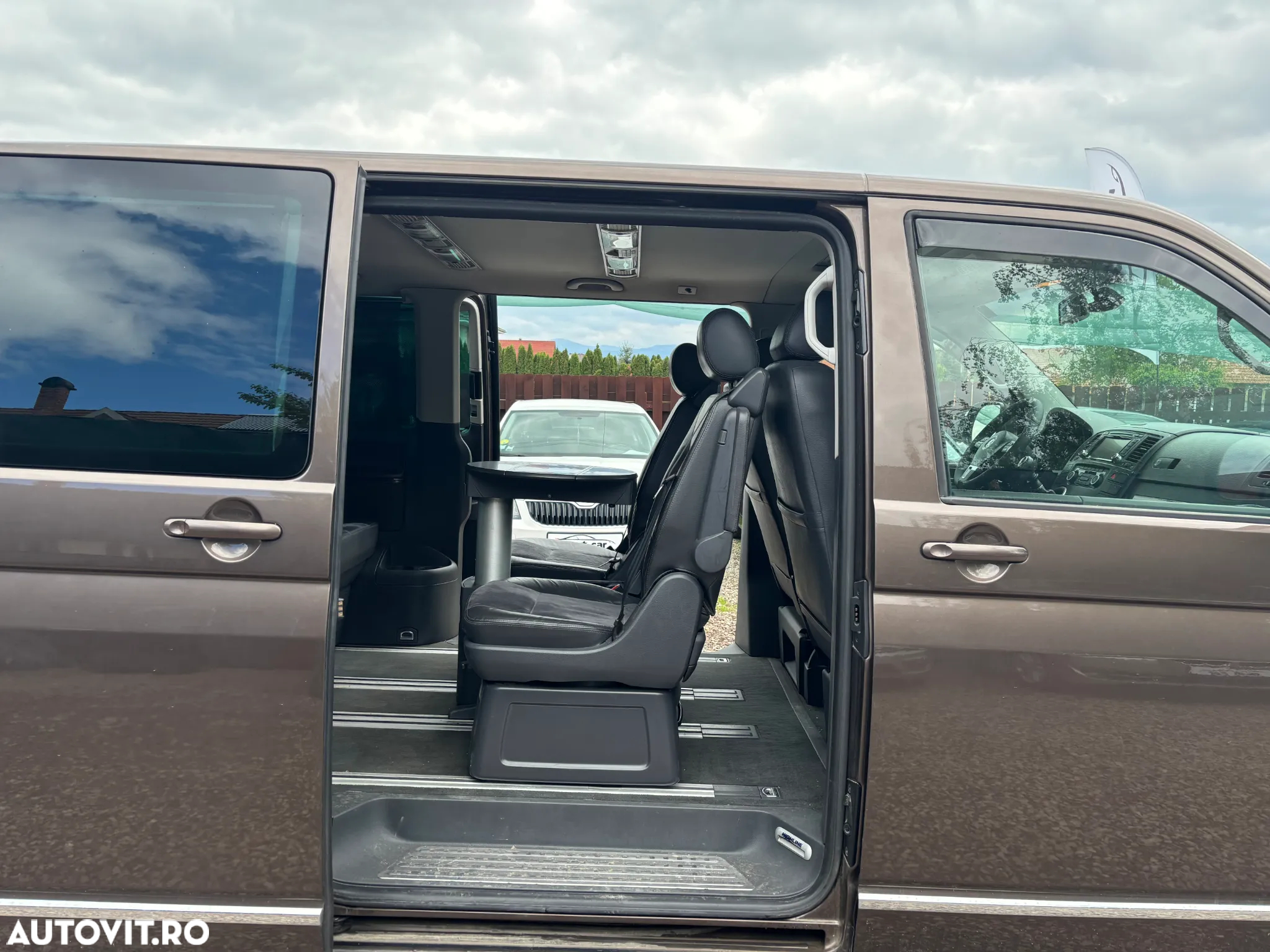 Volkswagen Multivan - 14