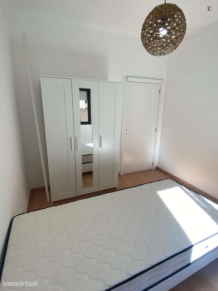 Quarto - localizado em Senhora da Hora Porto - Grande imagem: 2/5