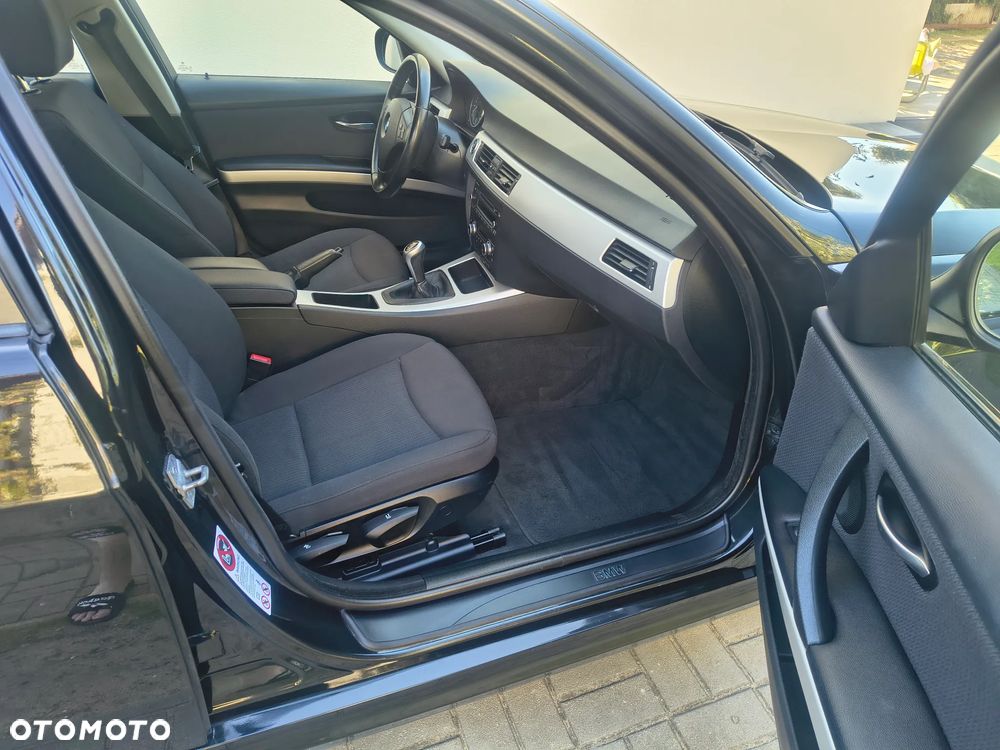 BMW Seria 3 318d DPF Edition Lifestyle - 11