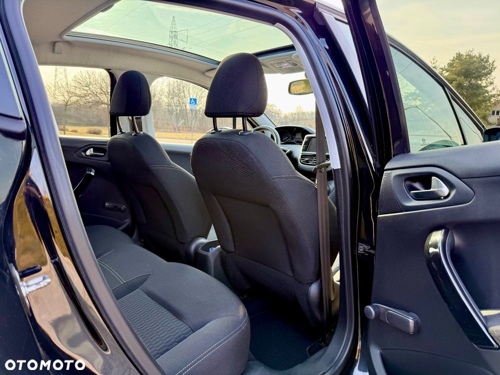 Peugeot 208 82 PureTech Style - 14