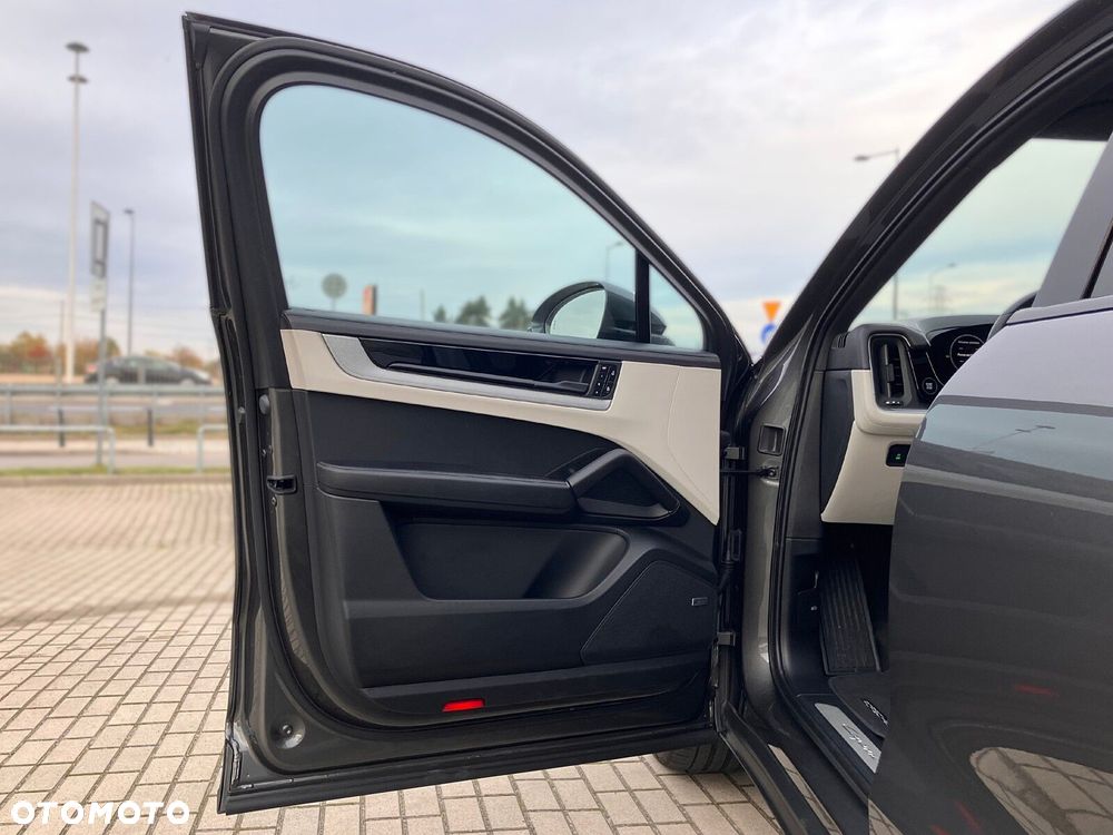 Porsche Cayenne - 23