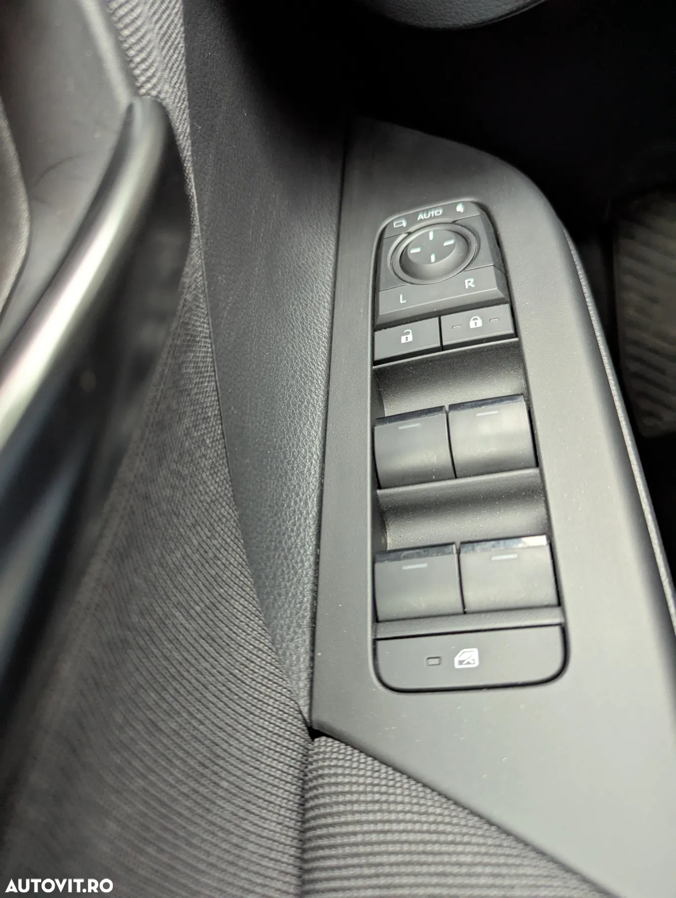 Toyota C-HR 2.0 PHEV 223 CP 4x2 CVT Dynamic - 9