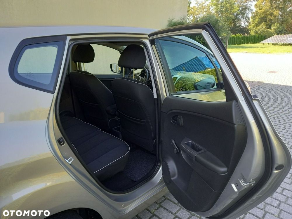 Kia Venga - 22