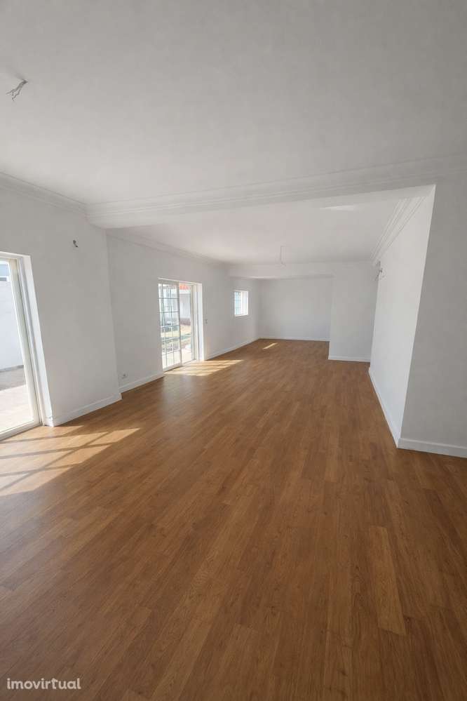 Moradia T5 à venda na Rua Chesol - Grande imagem: 4/16