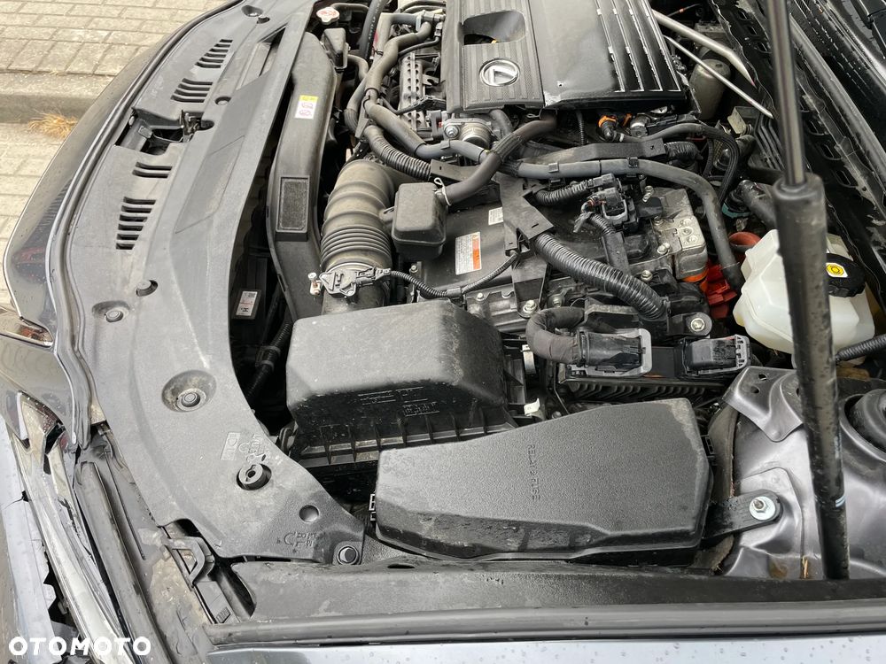 Lexus ES 300h F Sport - 23