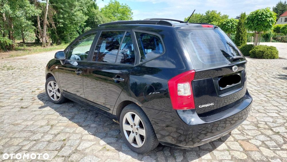 Kia Carens - 1