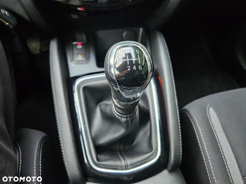 Nissan Qashqai 1.2 DIG-T N-Vision - 28