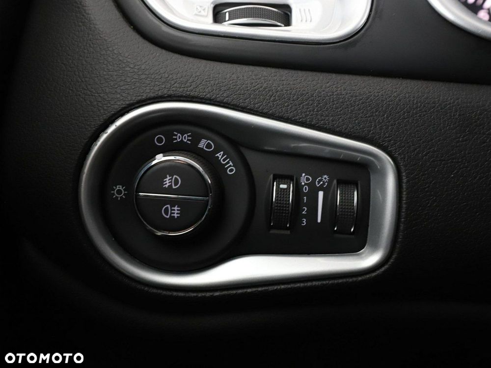 Jeep Renegade 1.4 MultiAir Limited 4WD S&S - 35