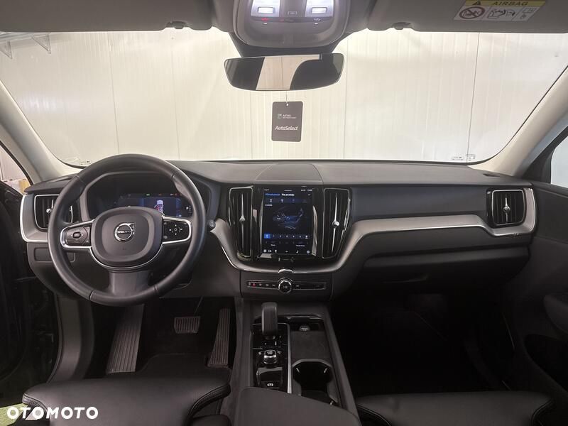 Volvo XC 60 B4 B Plus Dark - 24