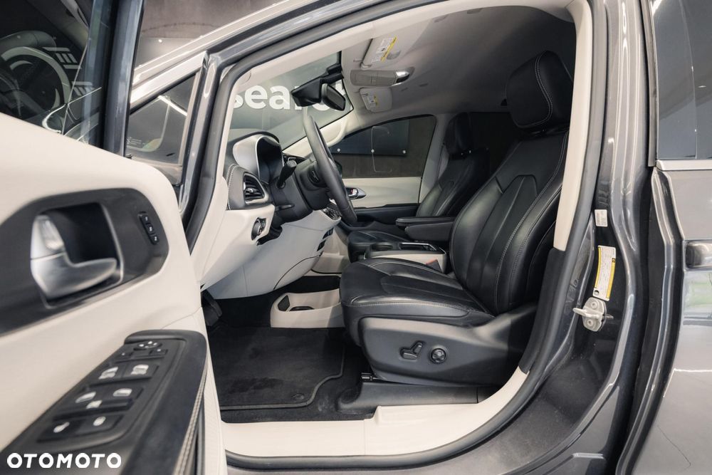 Chrysler Pacifica - 13