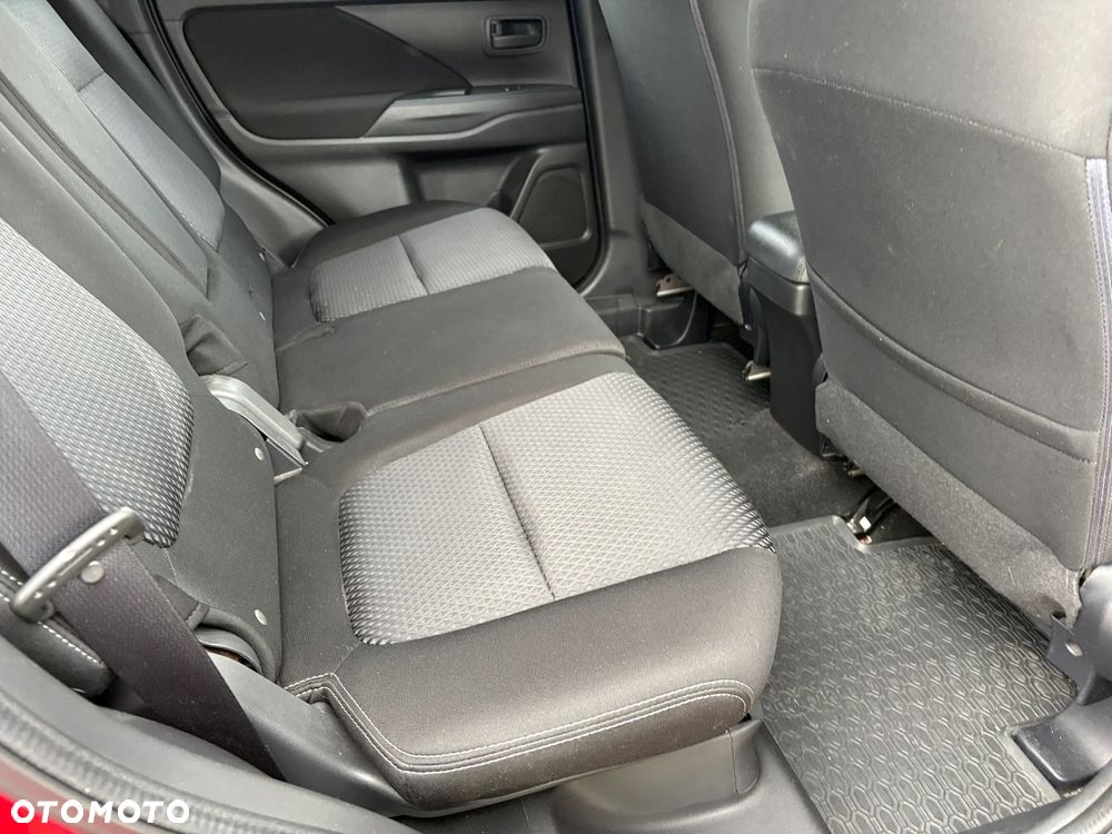 Mitsubishi Outlander 2.0 Invite + 2WD - 15