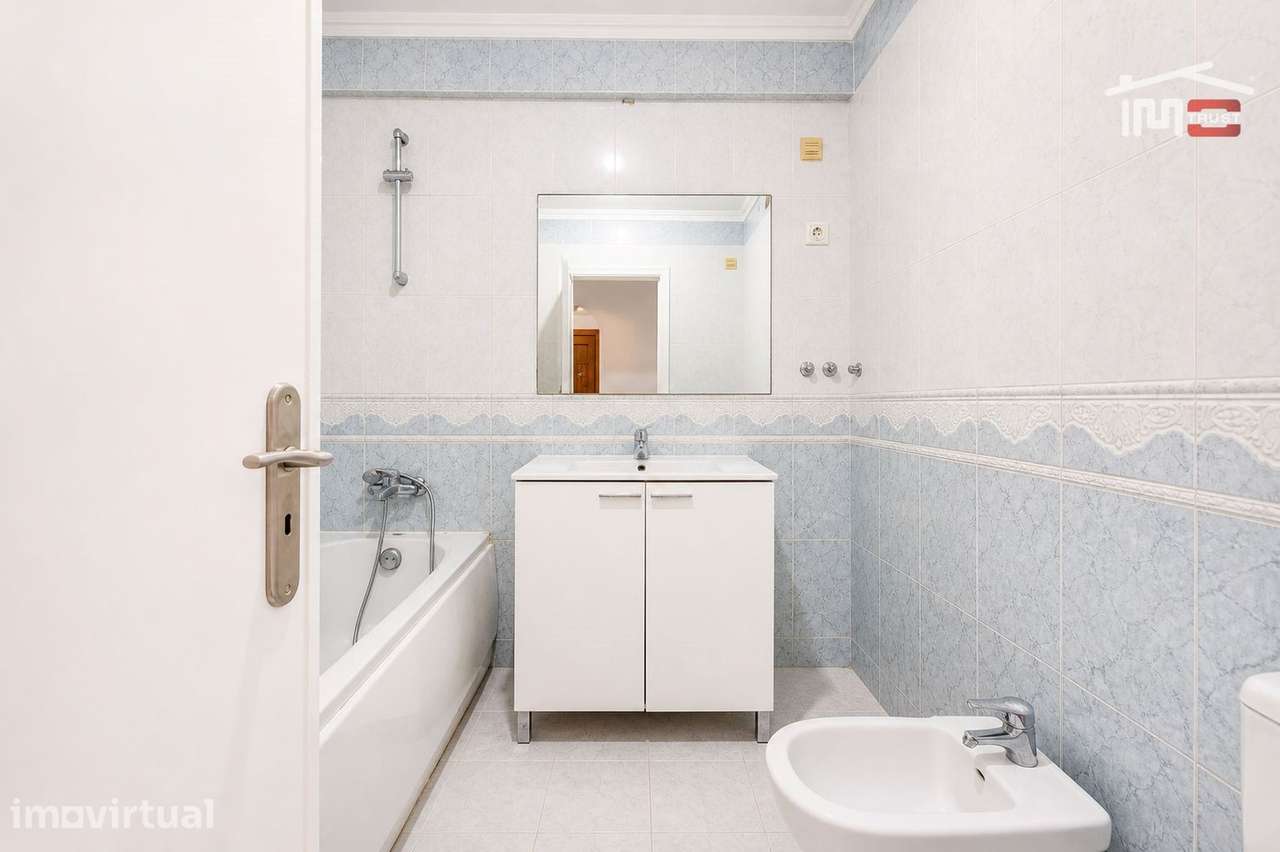 Excelente T2 na Ramada / Odivelas - 2 Varandas, 2 WCs, 3ºandar com ... - Grande imagem: 5/31