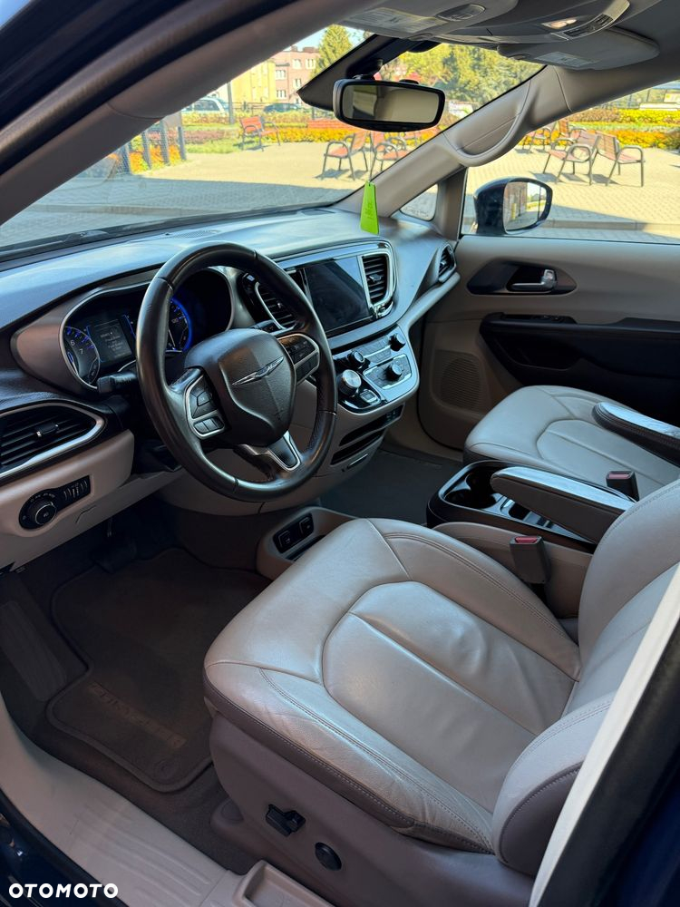 Chrysler Pacifica - 17