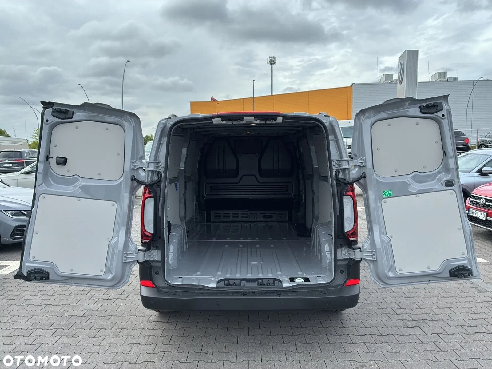 Volkswagen Transporter T7 PanAmericana/Furgon (L2) AUTOMAT, 2.0 TDI 150KM, r.o. 3500 mm - 11