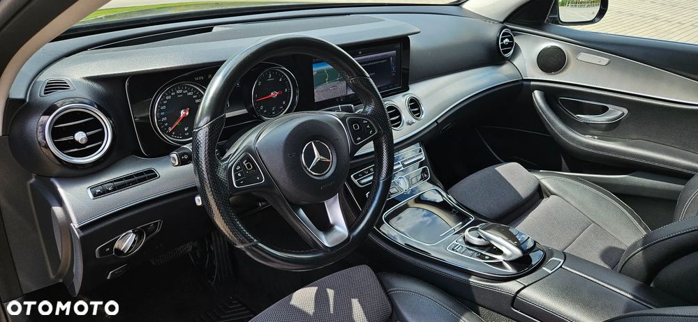 Mercedes-Benz Klasa E 220 d 4Matic 9G-TRONIC Avantgarde - 6