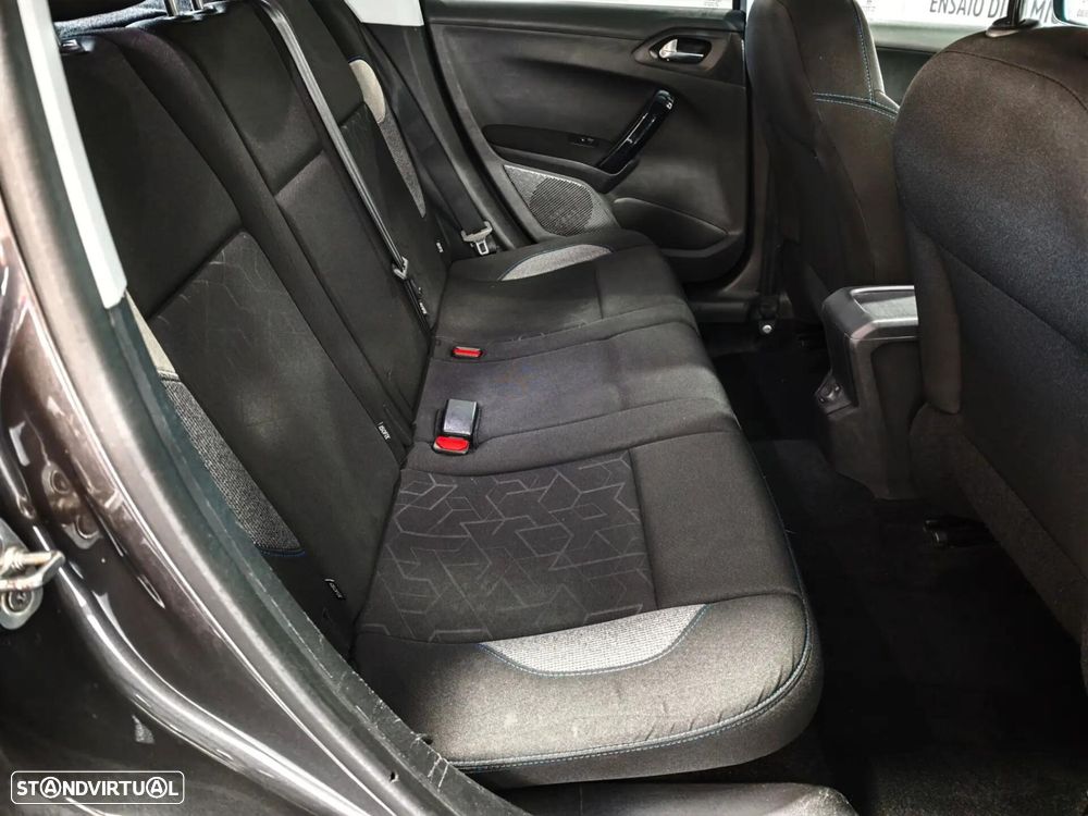 Peugeot 2008 1.2 PureTech Signature - 22