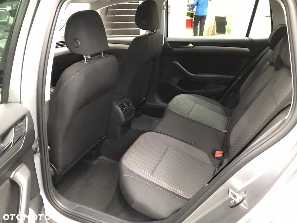 Volkswagen Passat 1.5 TSI EVO Essence DSG - 5