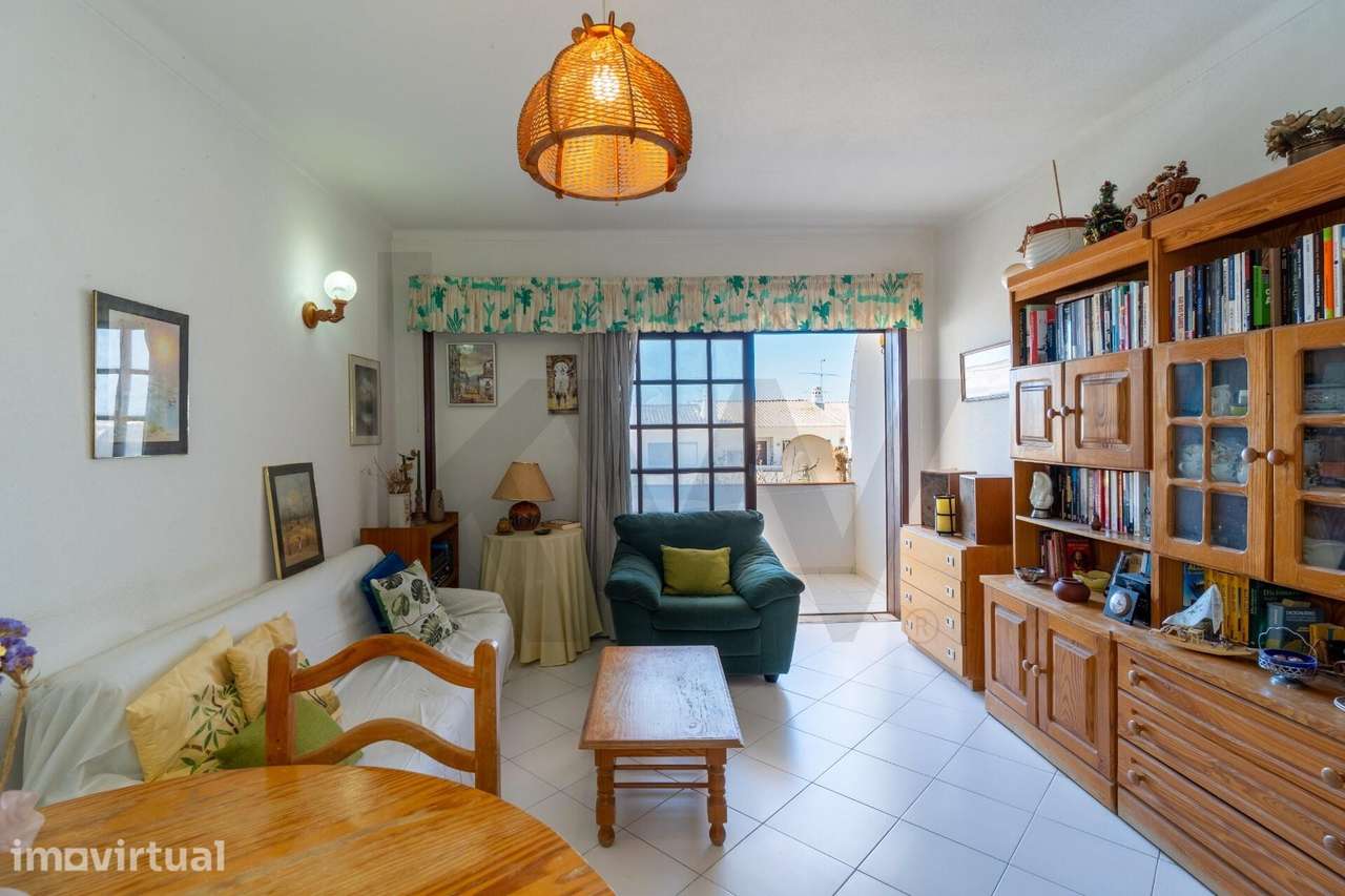 Oportunidade T2 Duplex em Albufeira: Vista Mar, Orientação Solar e Pot - Grande imagem: 3/30