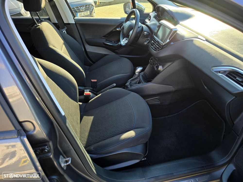 Peugeot 208 1.2 PureTech Signature - 19