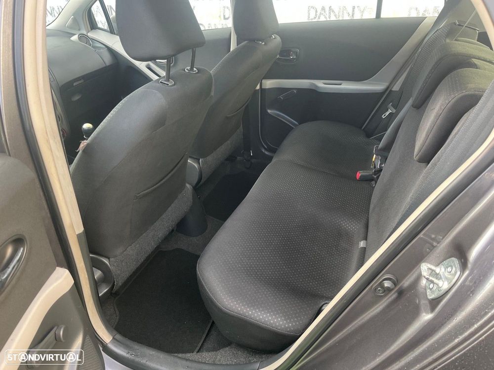 Toyota Yaris 1.4 D-4D AC - 9