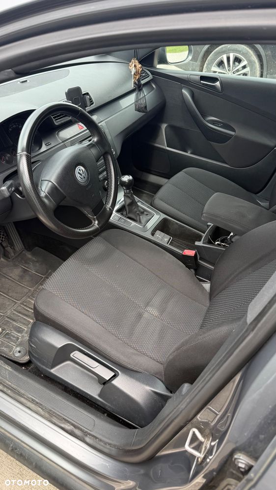 Volkswagen Passat 1.9 TDI Comfortline - 4