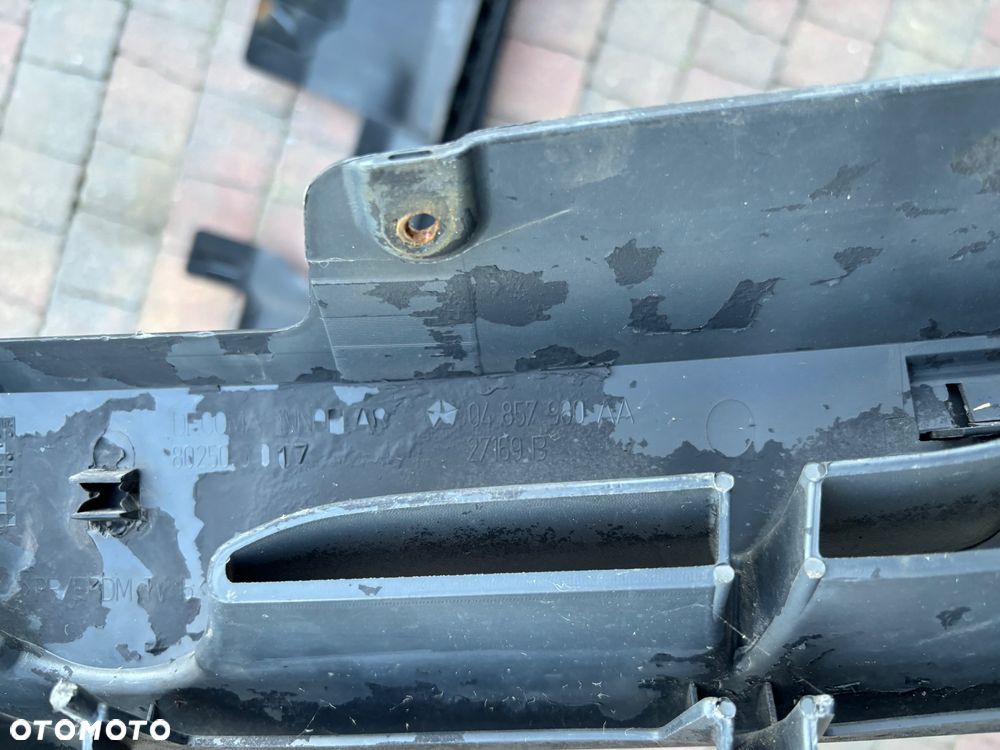 CHRYSLER VOYAGER OSLONA PASA GRILL ATRAPA 04857410 - 9