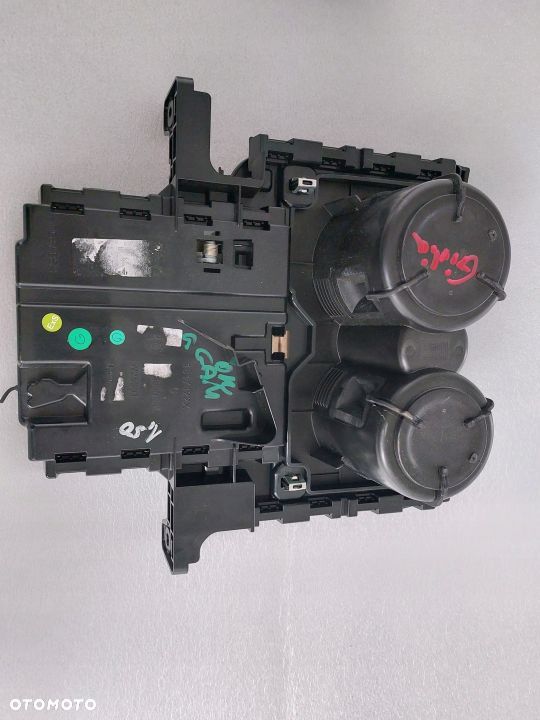 SCHOWEK UCHWYT NA KUBKI ALFA ROMEO GIULIA - 4