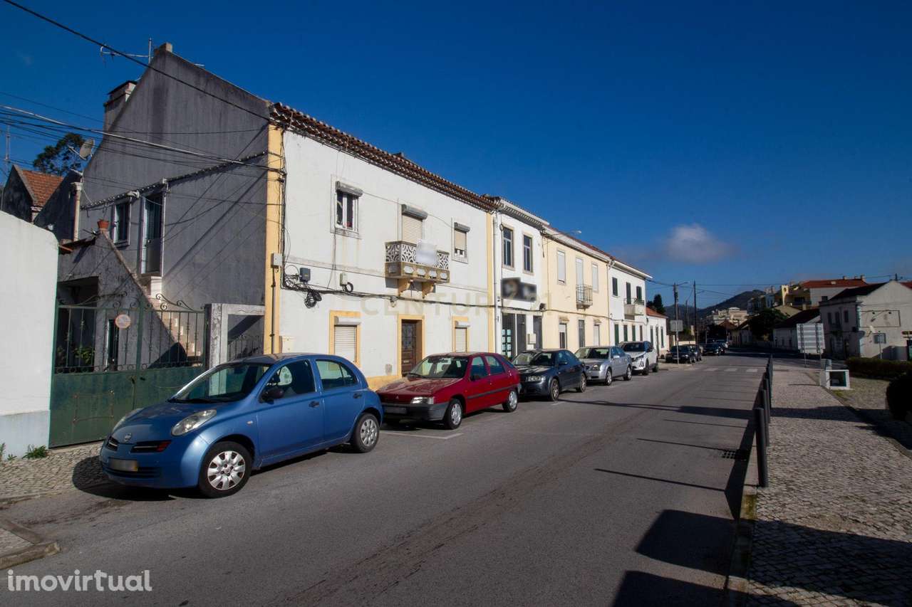 Prédio na Malveira com 3 apartamentos - excelente potencial para INVES - Grande imagem: 2/21