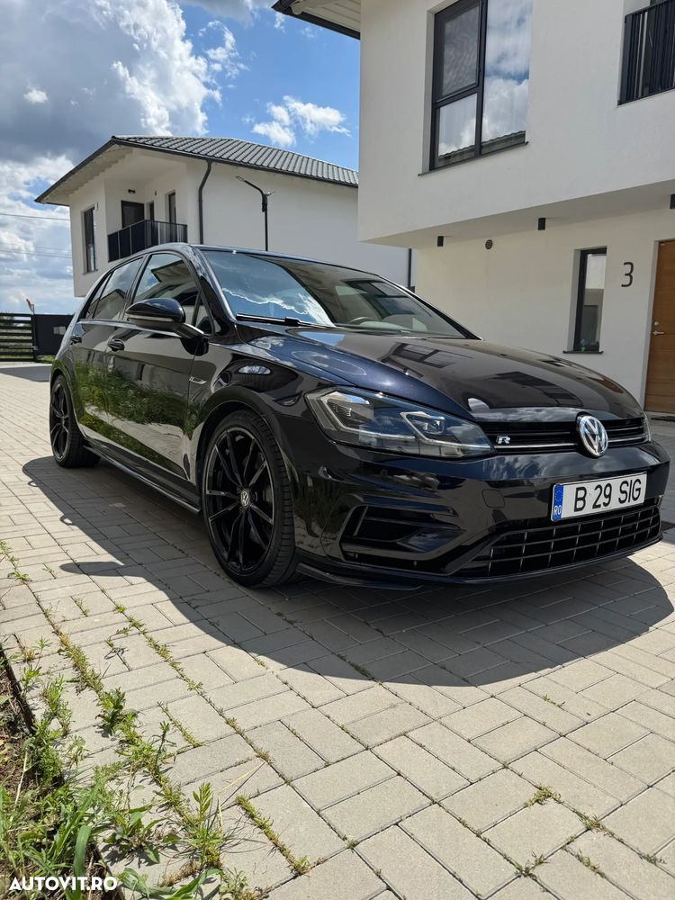 Volkswagen Golf - 1