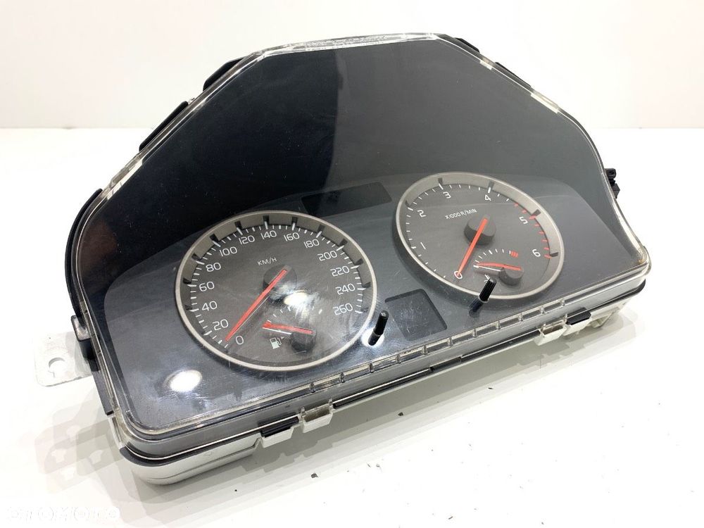 LICZNIK - 59.00 PLN - VOLVO V50 (545) 2003 - 2012 2.0 D 100 kW [136 KM] olej napędowy 2004 - 2010 - 2