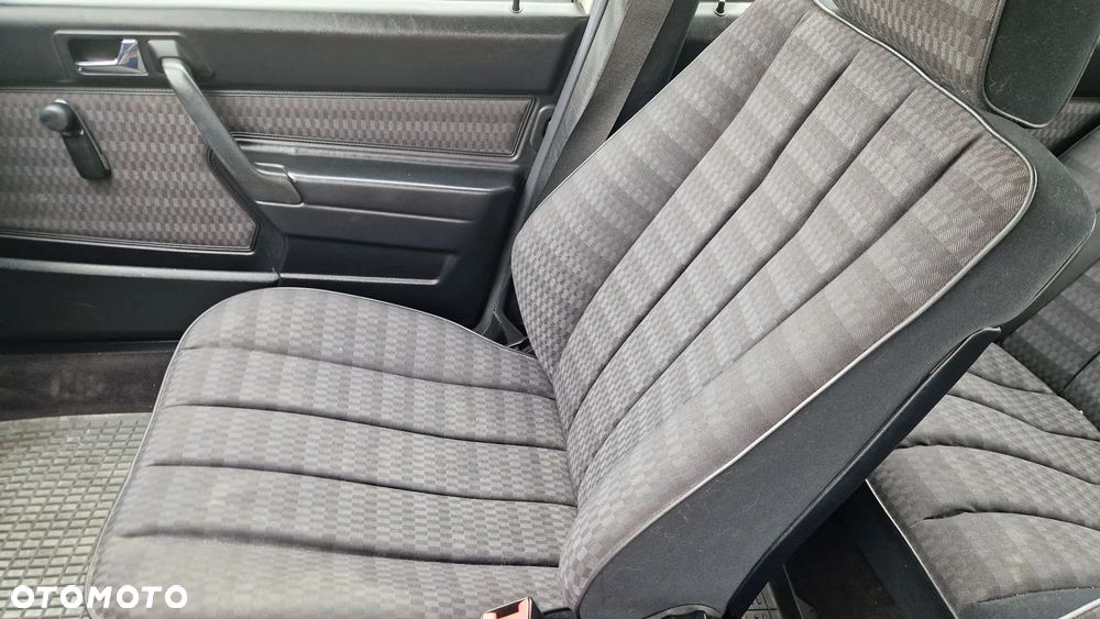 Mercedes-Benz W201 (190) - 18