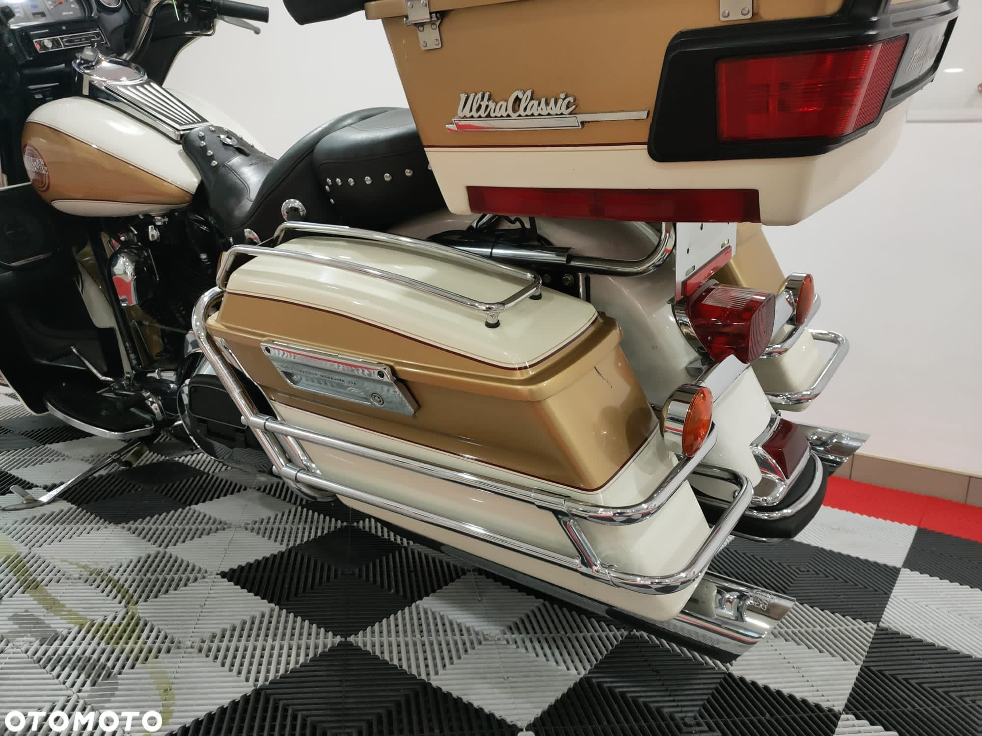 Harley-Davidson FLHTCU Ultra - 7