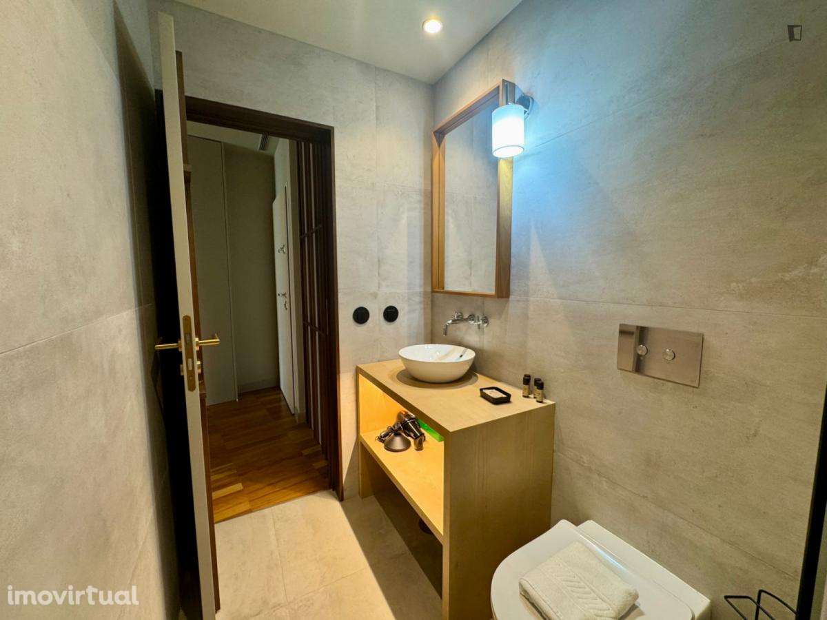 Apartamento com 1 quartos - localizado em Sé Porto - Grande imagem: 5/7