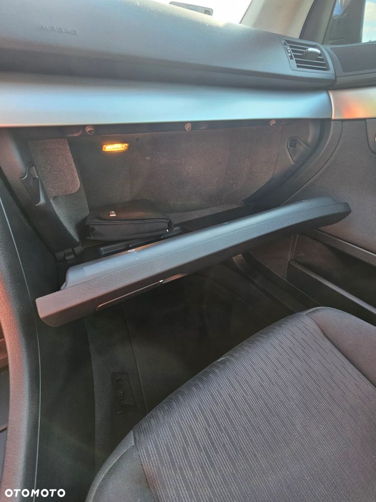 Audi A4 Limousine - 14
