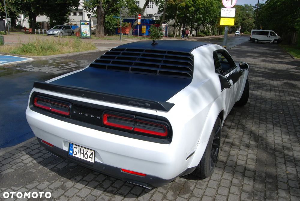 Dodge Challenger - 9