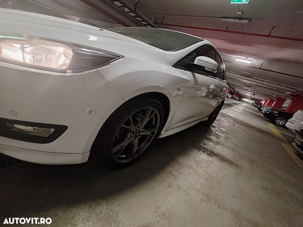 Ford Focus 1.5 EcoBoost ST-Line - 5
