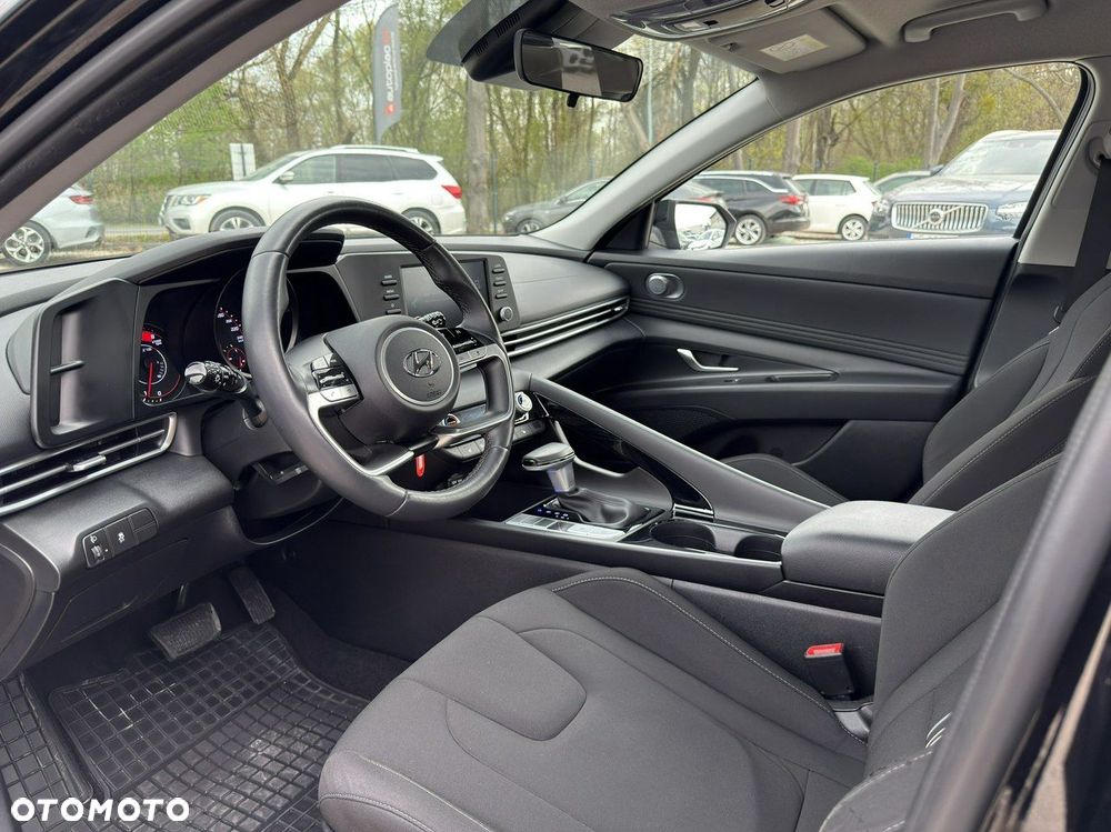 Hyundai Elantra - 11