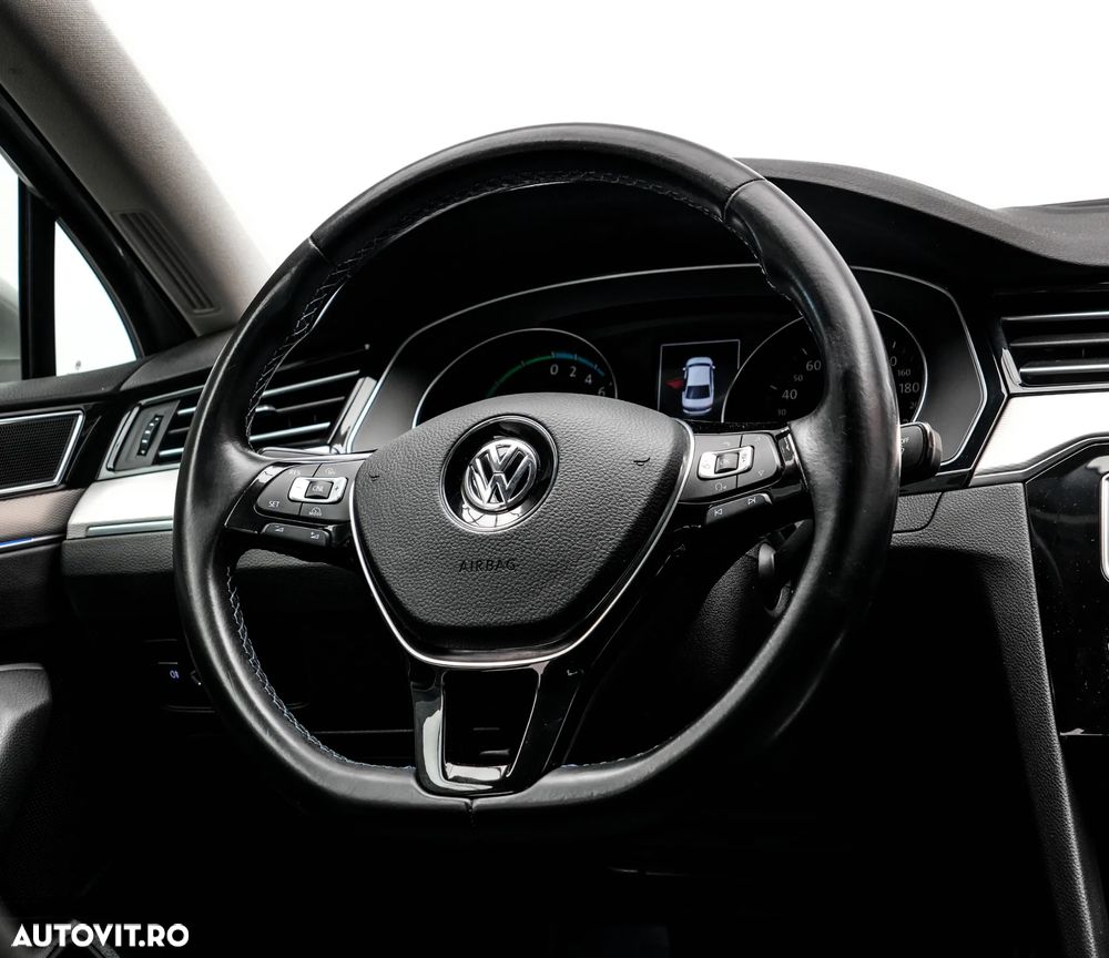 Volkswagen Passat GTE - 17