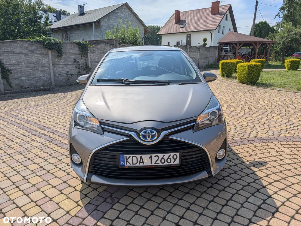 Toyota Yaris Hybrid 100 Premium - 2