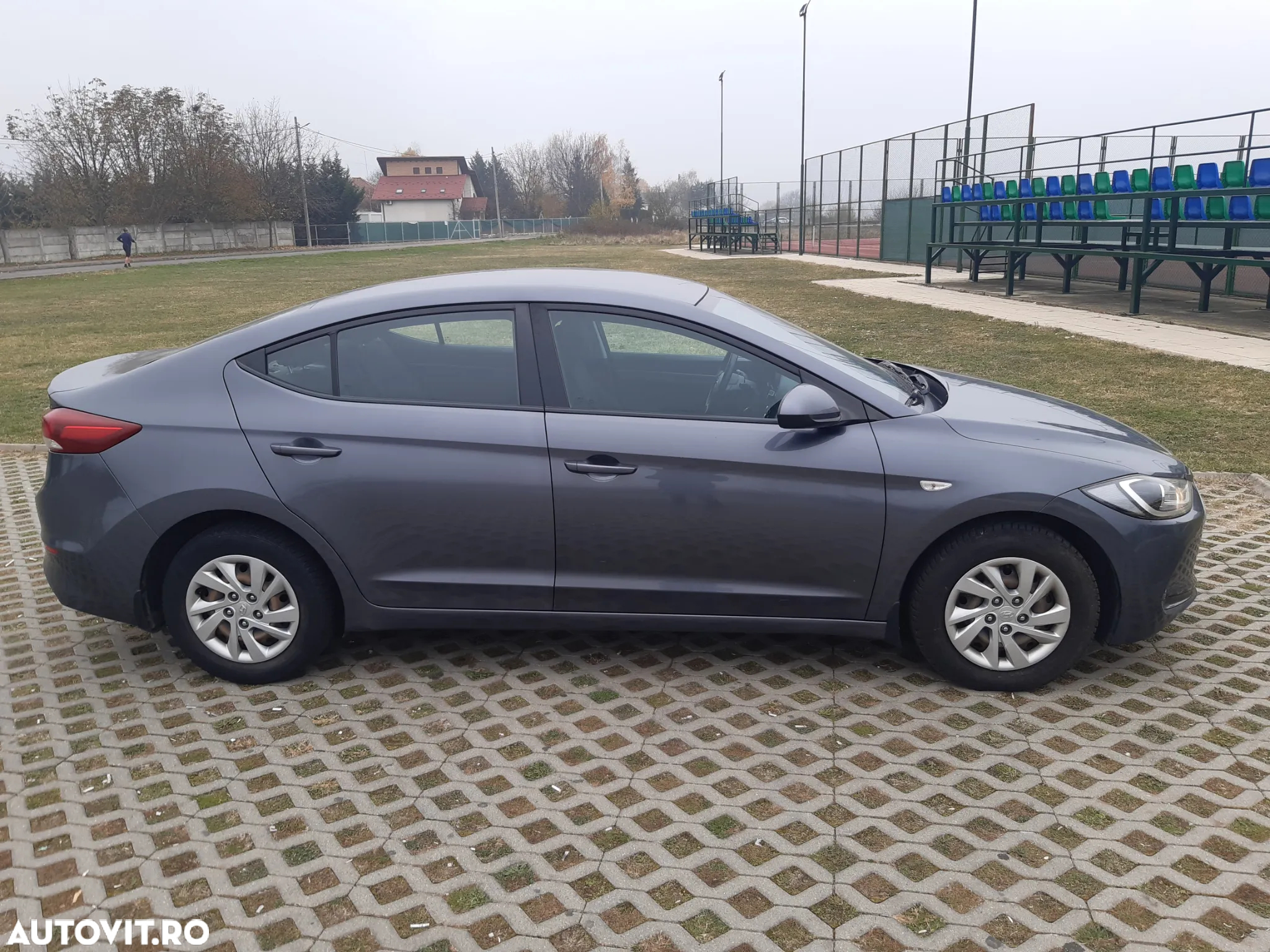 Hyundai Elantra 1.6 MPi Comfort - 4
